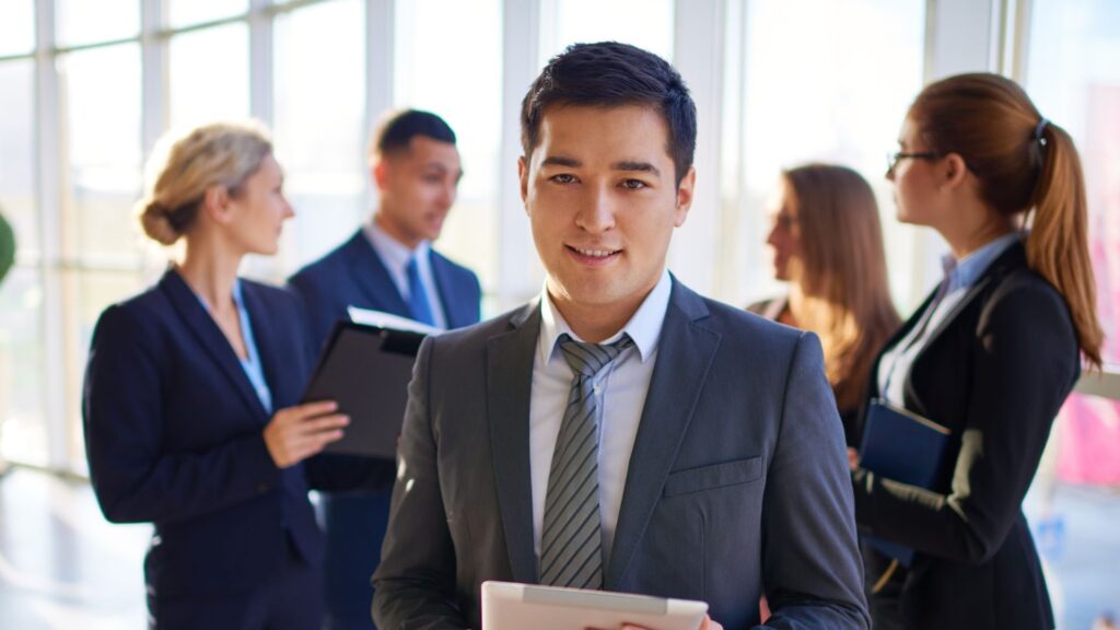 The 5 Benefits Of CEO Peer Groups 1